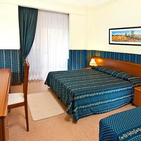 Hotel Napoleon Cattolica Extérieur photo