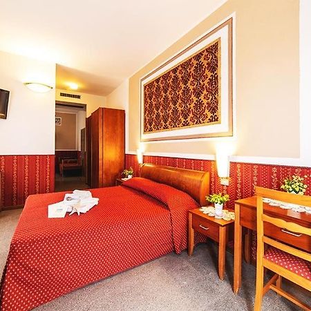 Hotel Napoleon Cattolica Extérieur photo