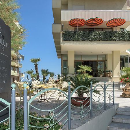 Hotel Napoleon Cattolica Extérieur photo