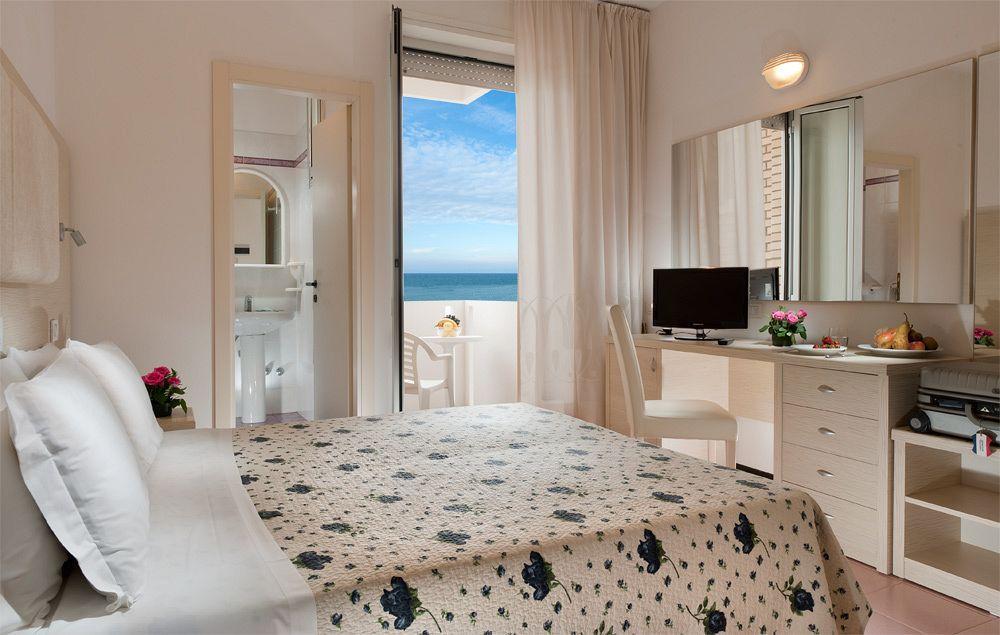 Hotel Napoleon Cattolica Extérieur photo