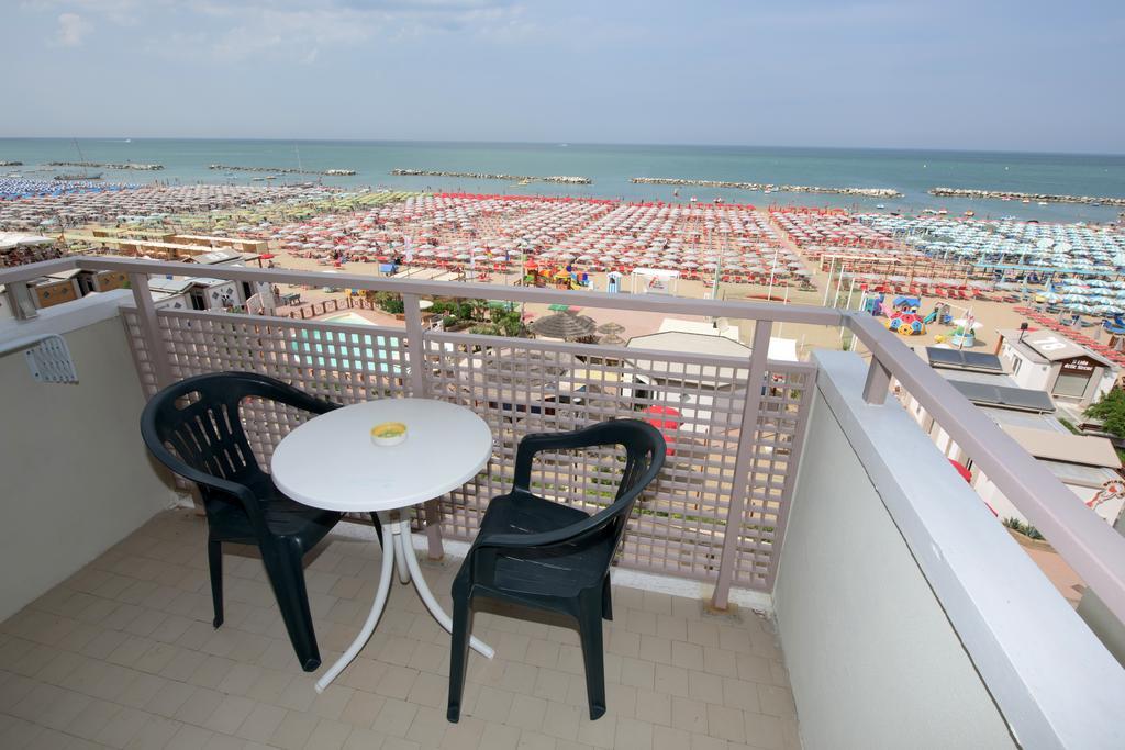 Hotel Napoleon Cattolica Extérieur photo
