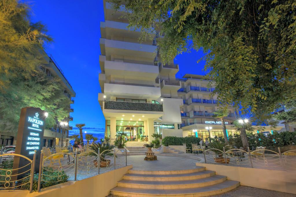 Hotel Napoleon Cattolica Extérieur photo