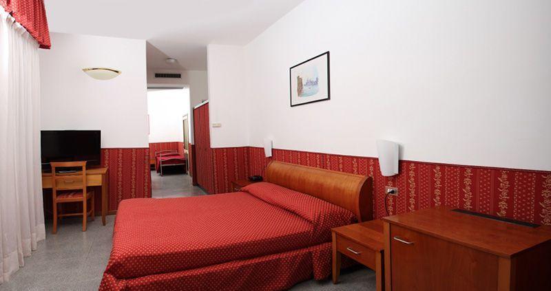 Hotel Napoleon Cattolica Extérieur photo
