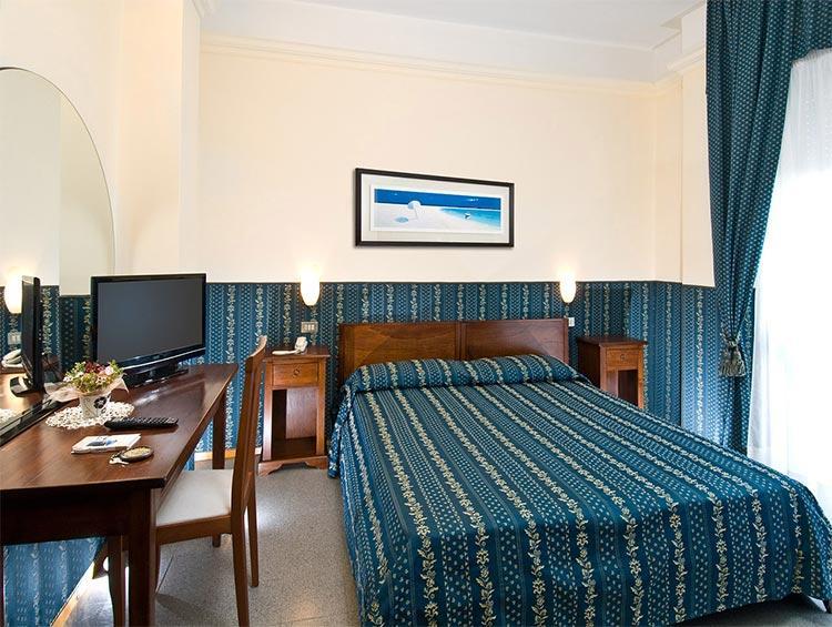 Hotel Napoleon Cattolica Extérieur photo